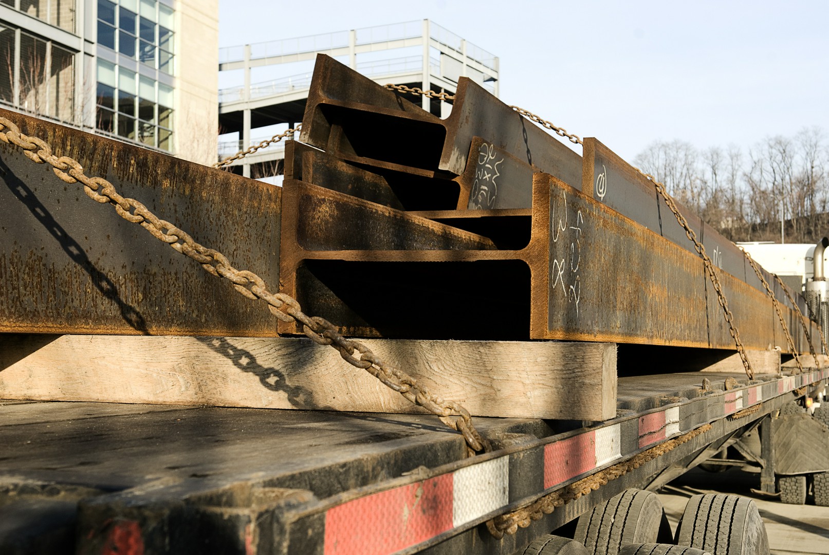 Bezpieczne rozwiązania logistyczne dla przewozu stali 12-metrowej